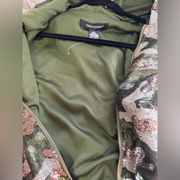 Ashley Stewart Women’s Sequin Camouflage Bomber Jacket with Hood Sz 18 - Picture 5 of 5